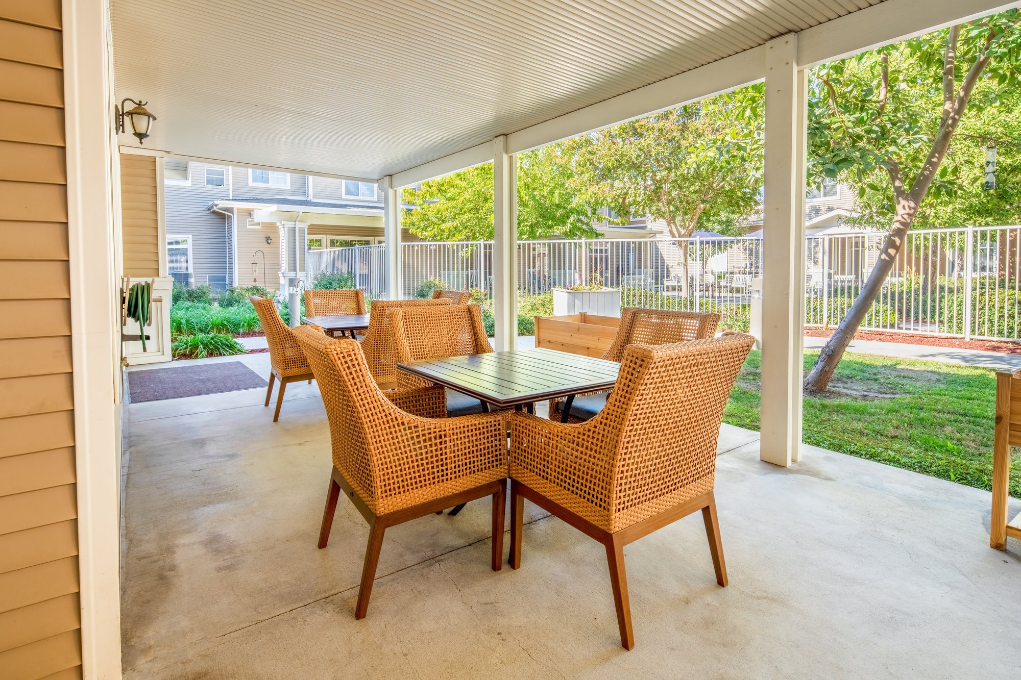 22_outdoor dining_RCS_-149